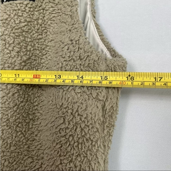 Patagonia Women Sz M Los Gatos Vest  Beige Fleece Fuzzy Deep Pile Full Zip Logo - Picture 13 of 14